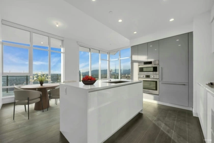 3402 2085 Skyline Court, Burnaby, BC, Burnaby — Apartment/Condo for sale