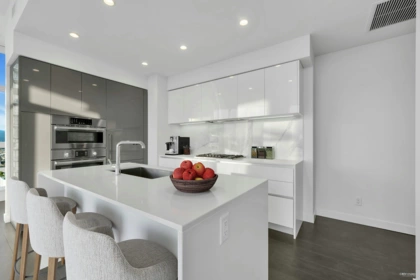 3402 2085 Skyline Court, Burnaby, BC, Burnaby — Apartment/Condo for sale