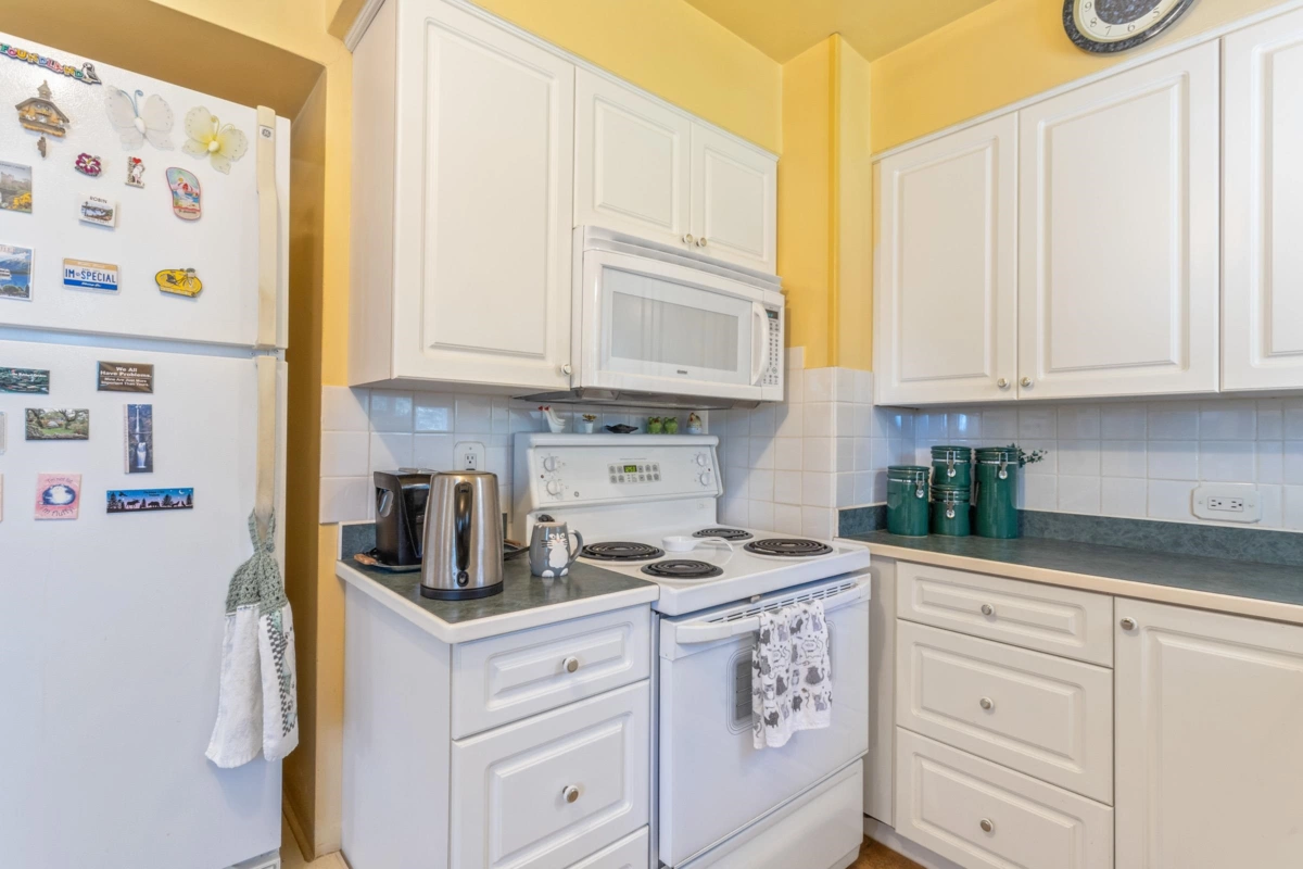 Kitchen Island Photo of 8222 Joffre Avenue, Burnaby, BC