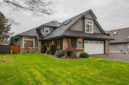 9749 206 Street, Langley, BC, Langley — Single Family Residence for sale