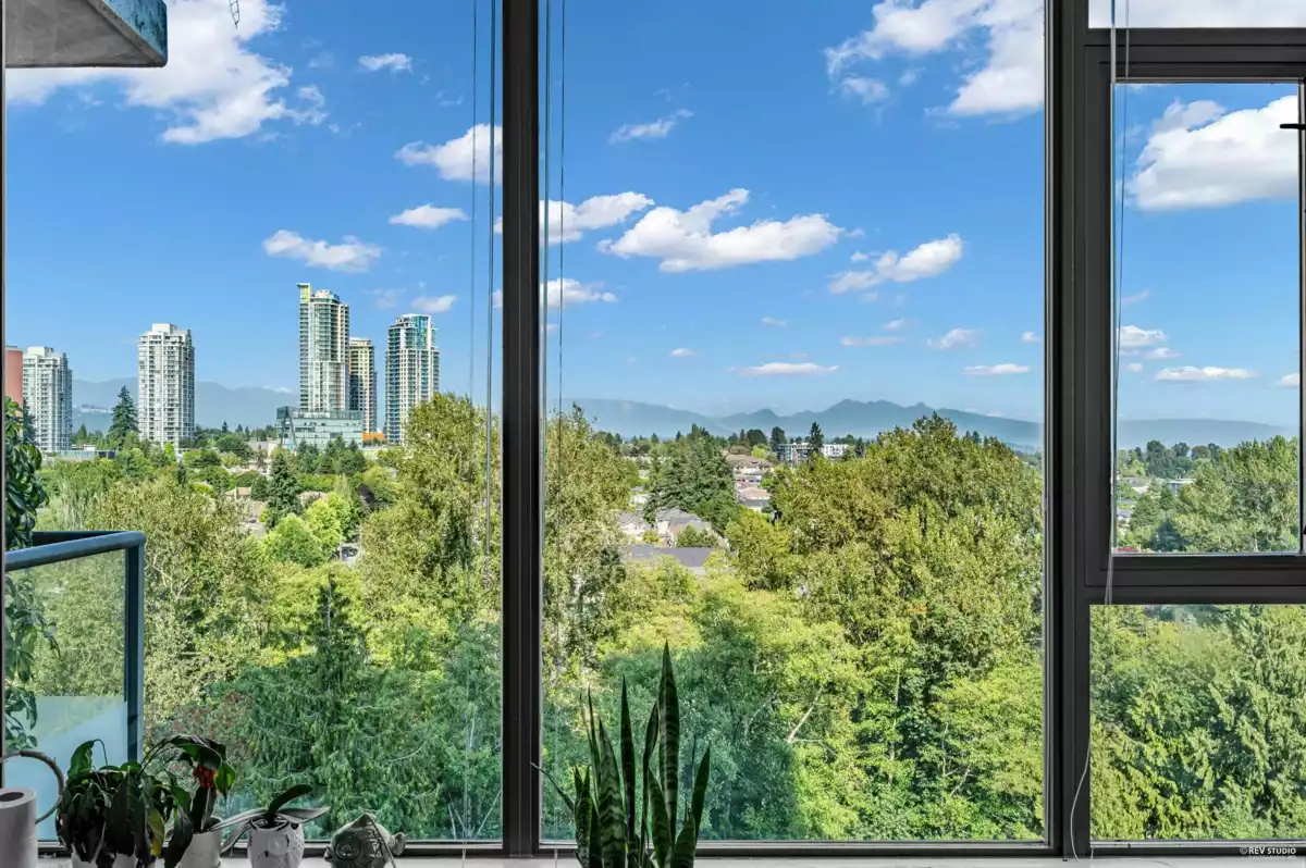 Hallway Photo of 1606 7088 18th Avenue, Burnaby, BC