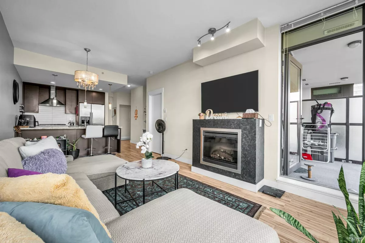 Kitchen Island Photo of 1606 7088 18th Avenue, Burnaby, BC