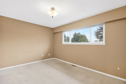 Laundry Room Photo of 1855 156 Street, Surrey, BC