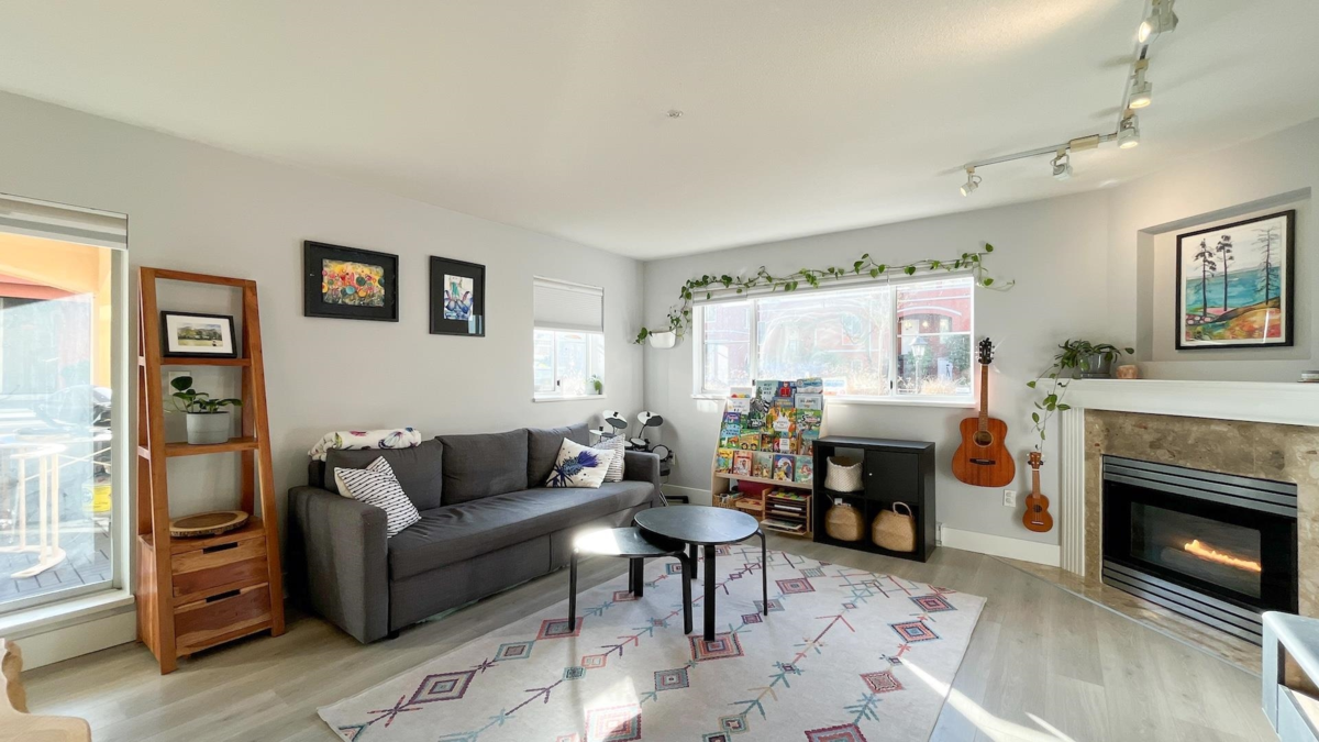 Dining Area Photo of 128 3 Rialto Court, New Westminster, BC