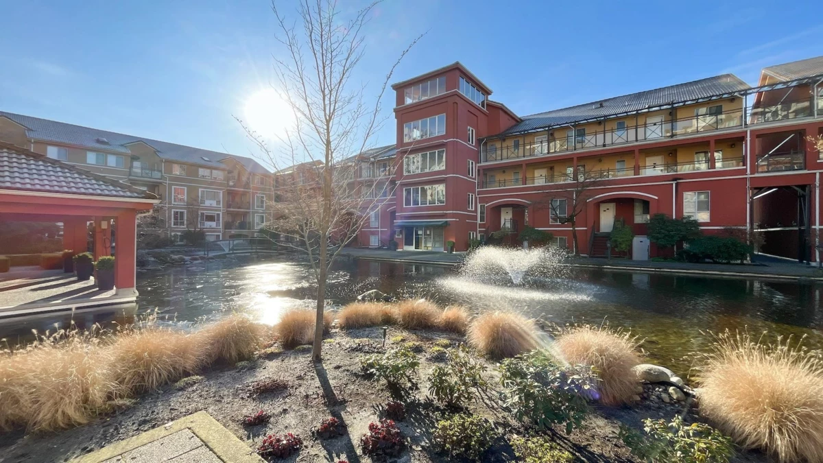 Entry Foyer Photo of 128 3 Rialto Court, New Westminster, BC