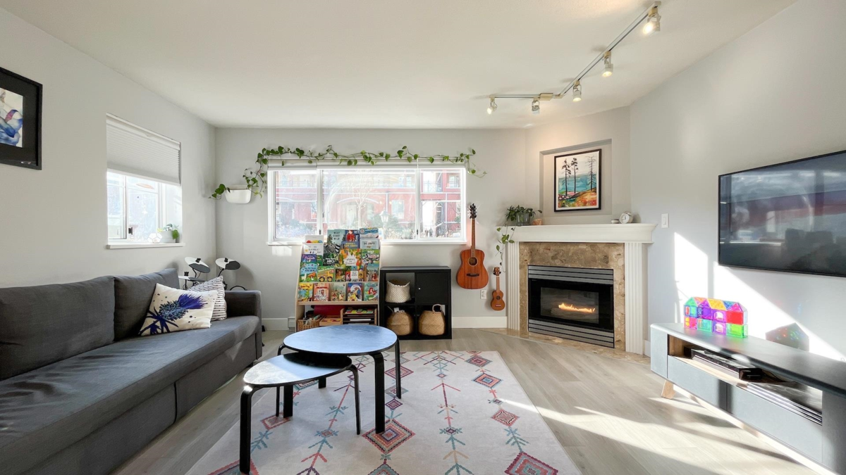 Family Room Photo of 128 3 Rialto Court, New Westminster, BC