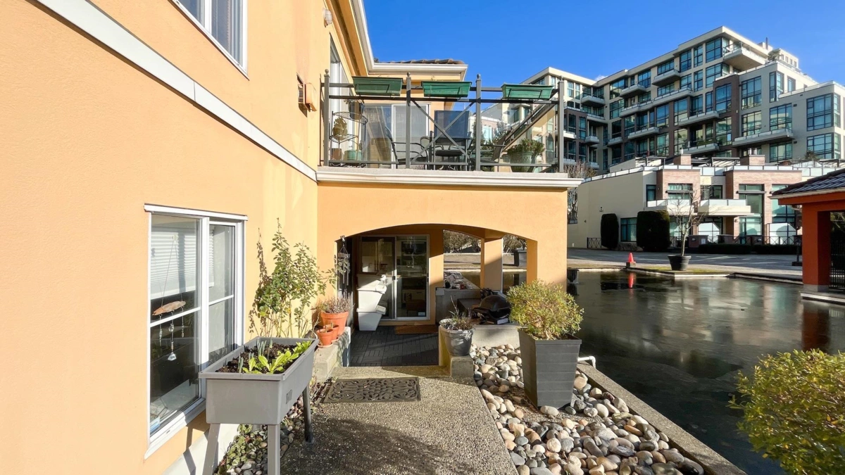 Powder Room Photo of 128 3 Rialto Court, New Westminster, BC