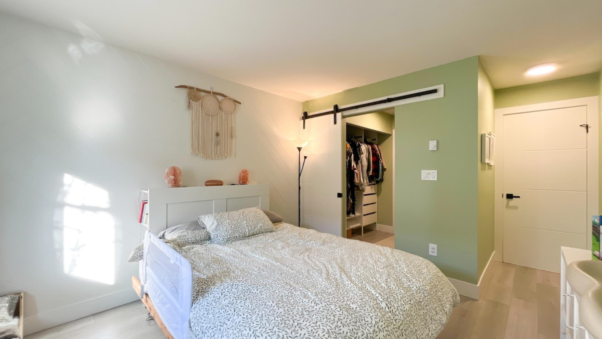 Walk-In Closet Photo of 128 3 Rialto Court, New Westminster, BC