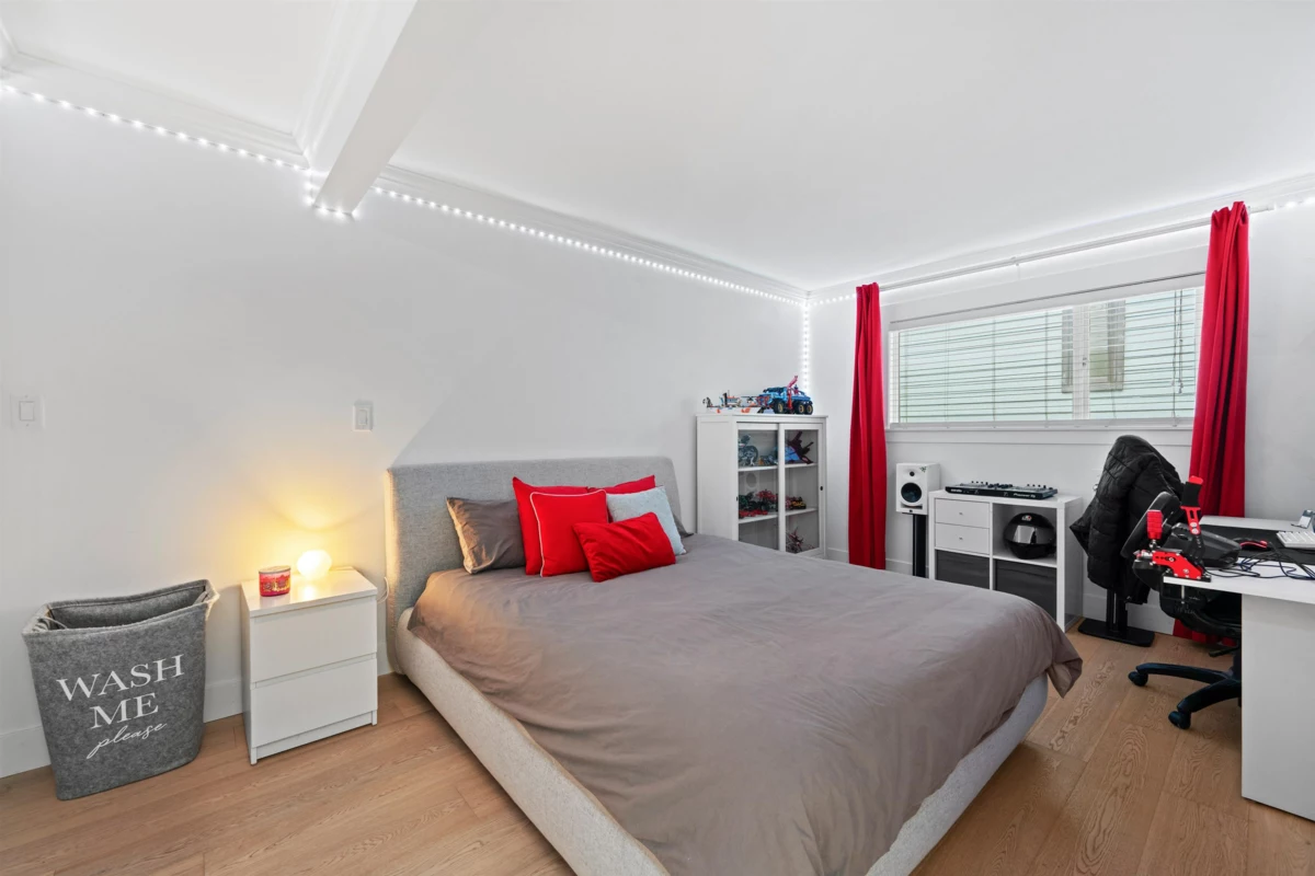 Mudroom Photo of 6422 Douglas Street, West Vancouver, BC