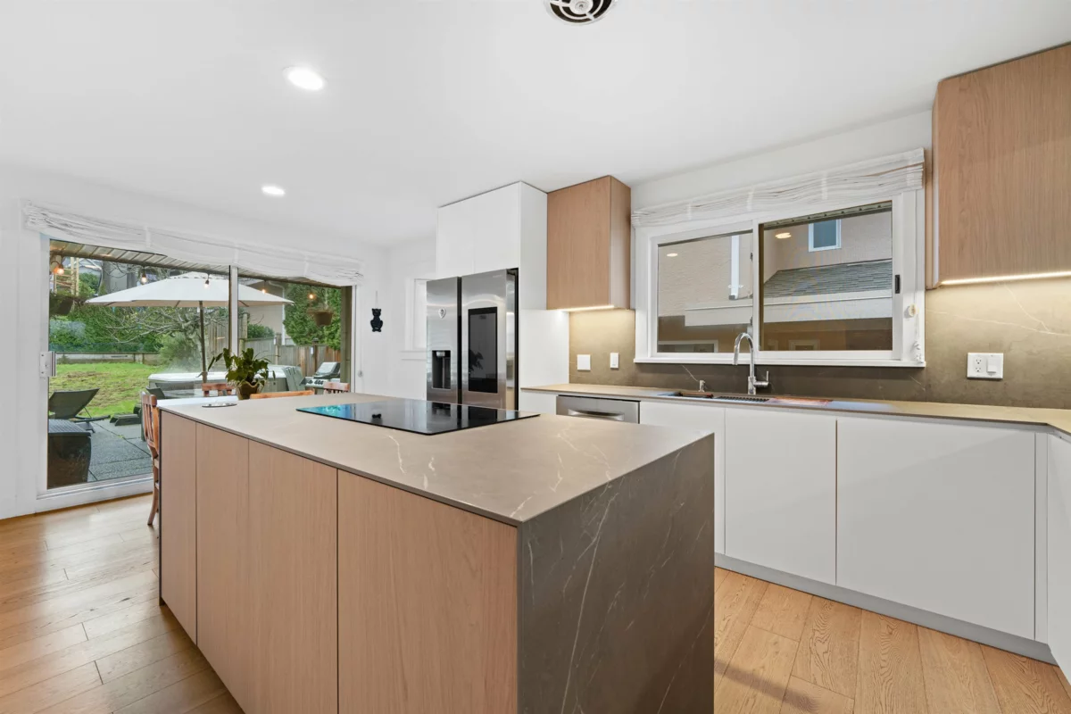 Walk-In Closet Photo of 6422 Douglas Street, West Vancouver, BC