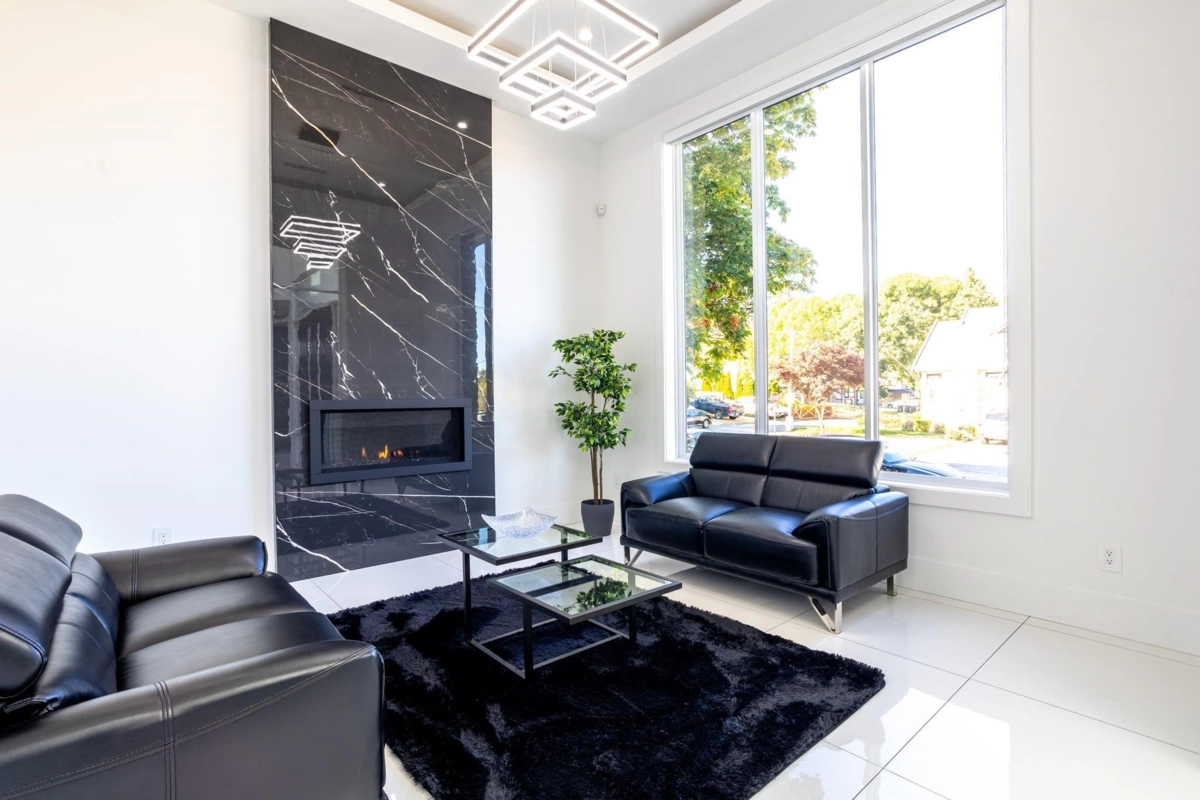 Living Room Photo of 12682 78 Avenue, Surrey, BC