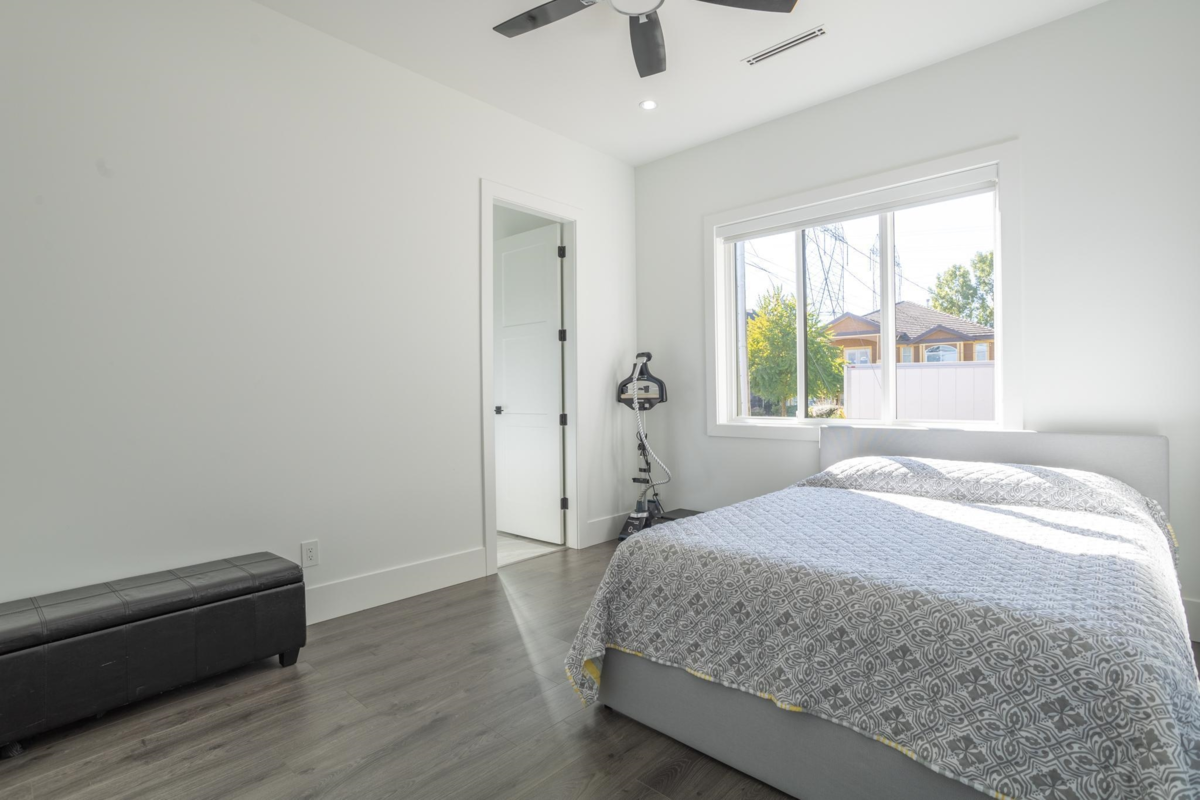 Outdoor Kitchen Photo of 12682 78 Avenue, Surrey, BC