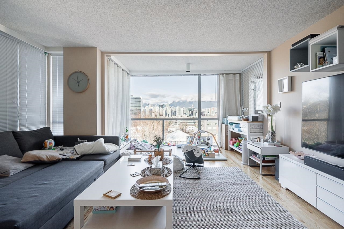 Kitchen Island Photo of 802 2668 Ash Street, Vancouver, BC