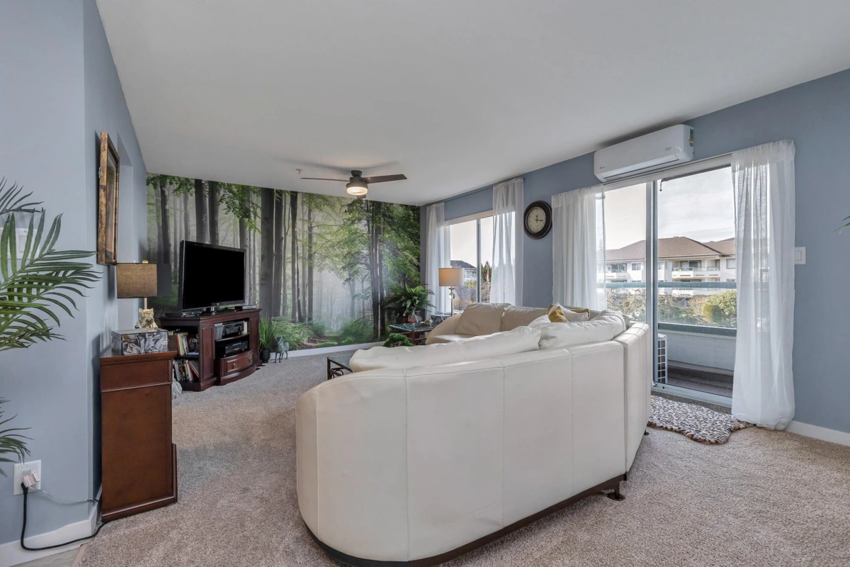 Kitchen Photo of 214 2451 Gladwin Road, Abbotsford, BC