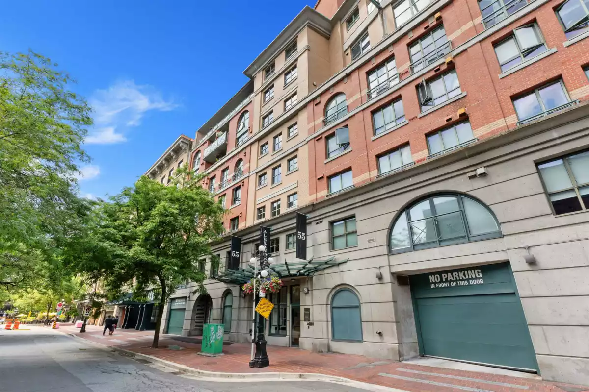 Outdoor Deck Photo of 604 55 Alexander Street, Vancouver, BC