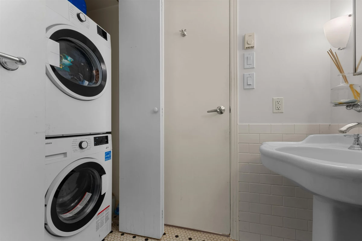 Outdoor Patio Photo of 604 55 Alexander Street, Vancouver, BC