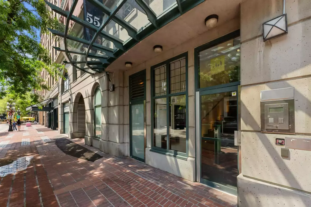 Swimming Pool Photo of 604 55 Alexander Street, Vancouver, BC