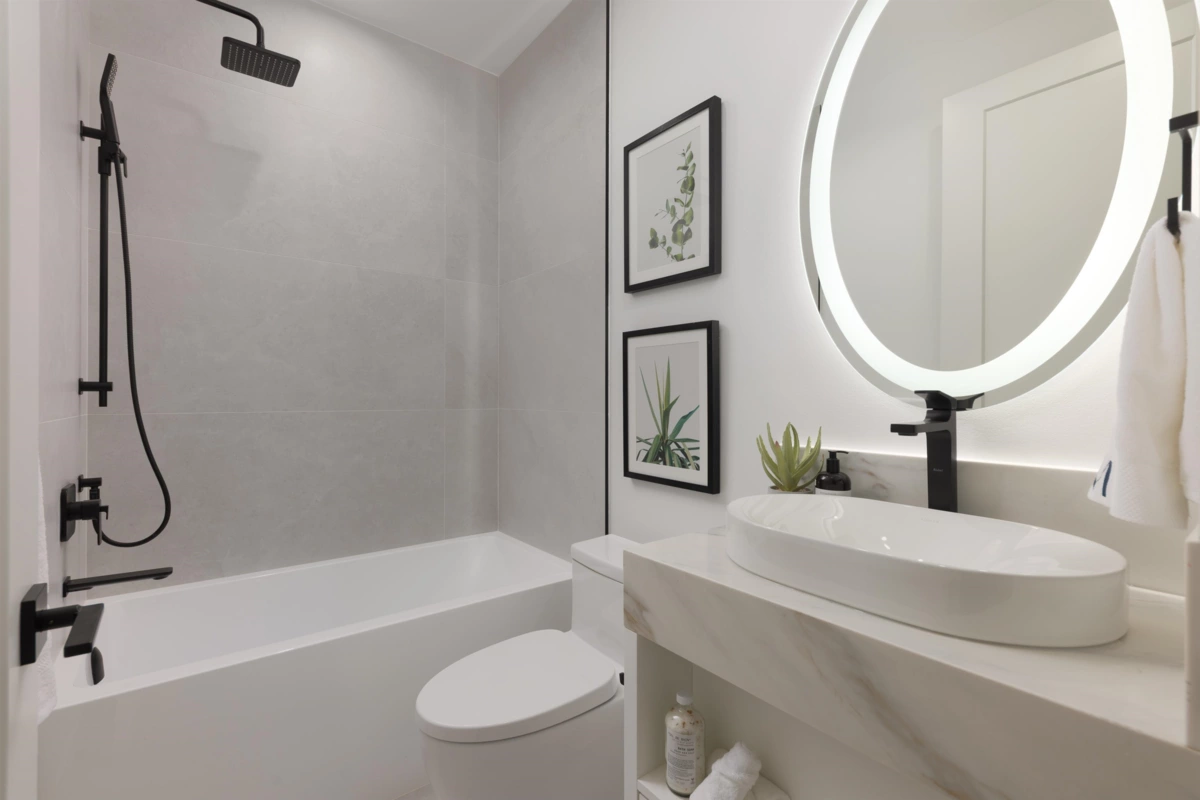 Hallway Photo of 1 421 W 23rd Avenue, Vancouver, BC