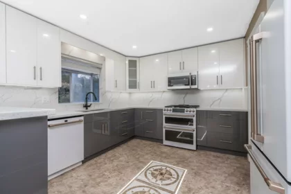 Guest Bathroom Photo of 14168 85a Avenue, Surrey, BC