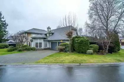 Kitchen Island Photo of 14168 85a Avenue, Surrey, BC