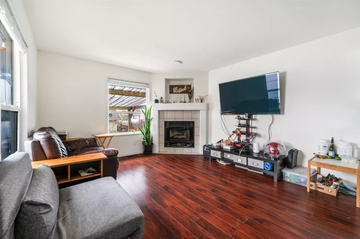 Breakfast Nook Photo of 15476 110 Avenue, Surrey, BC