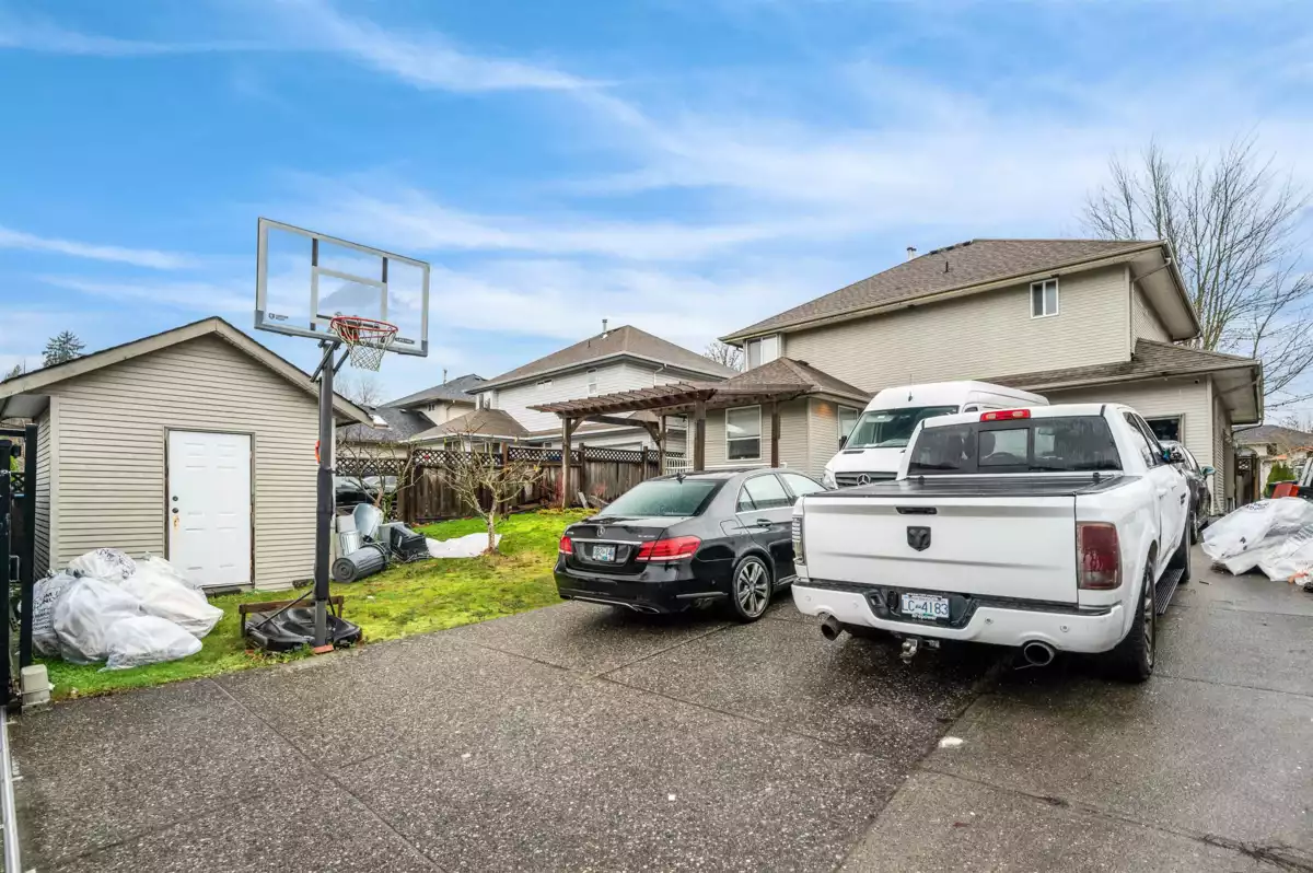 Front Yard Photo of 15476 110 Avenue, Surrey, BC