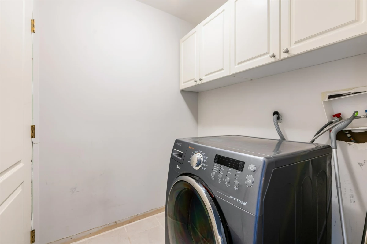 Guest Bathroom Photo of 15476 110 Avenue, Surrey, BC