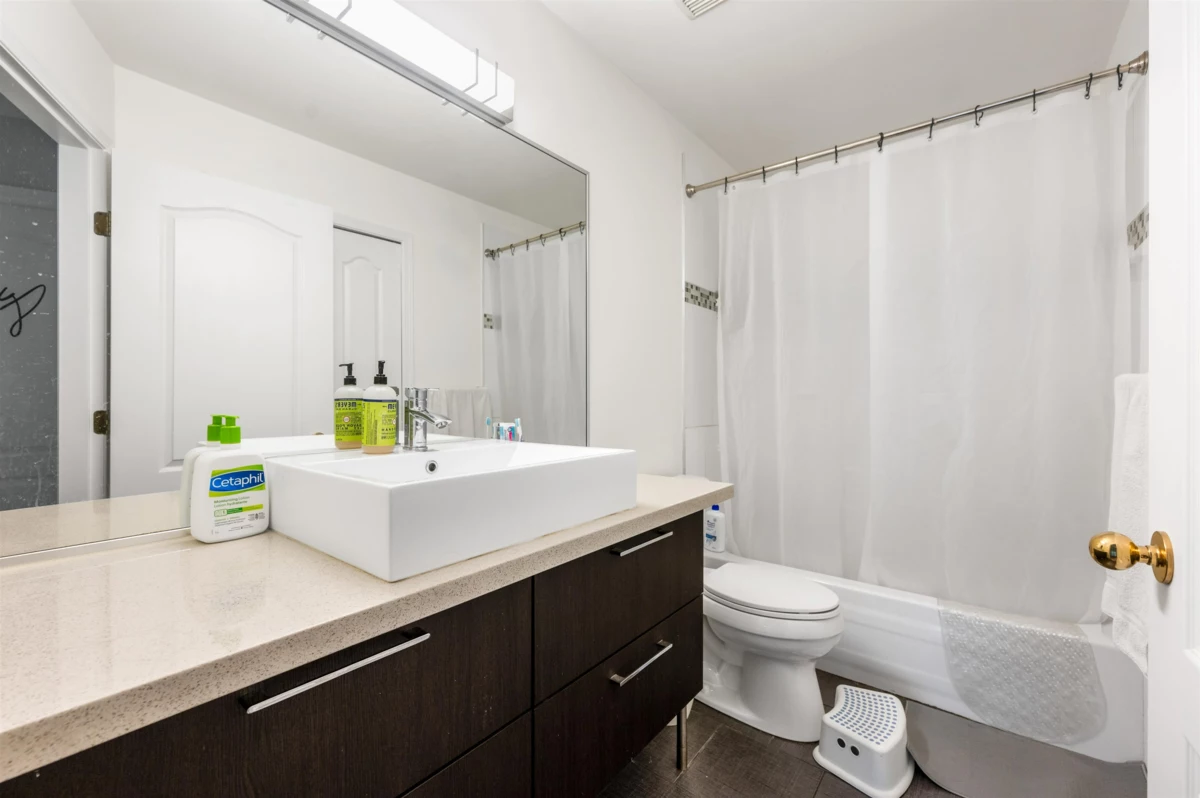Laundry Room Photo of 15476 110 Avenue, Surrey, BC