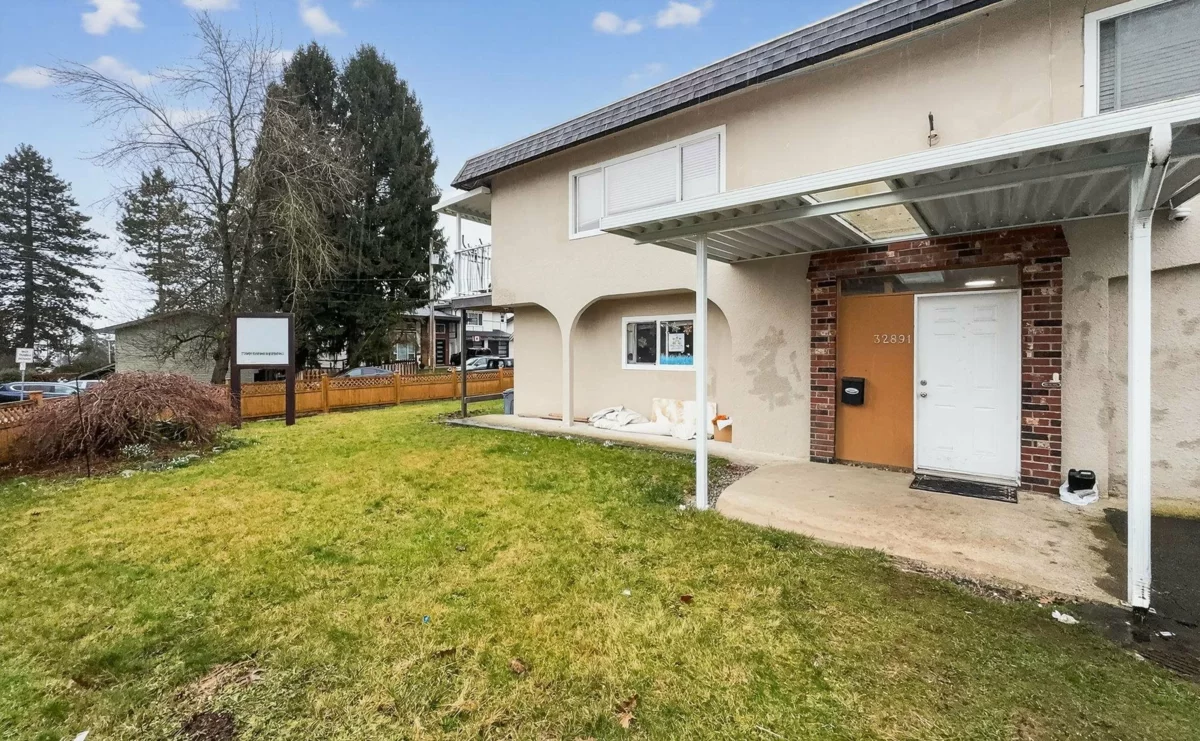 Living Room Photo of 32891 Bakerview Avenue, Mission, BC