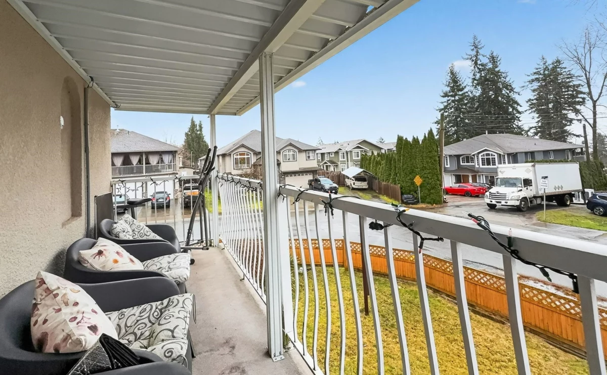 Powder Room Photo of 32891 Bakerview Avenue, Mission, BC
