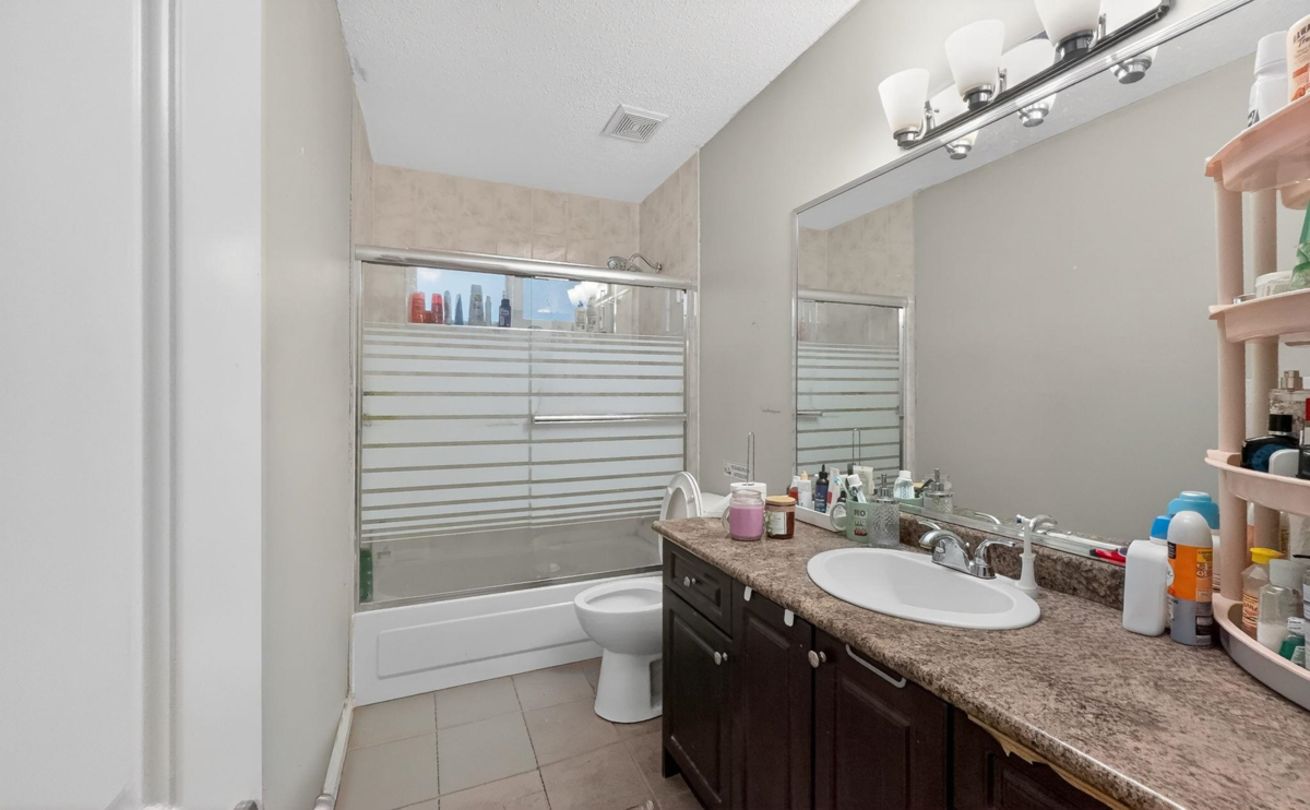 Walk-In Closet Photo of 32891 Bakerview Avenue, Mission, BC