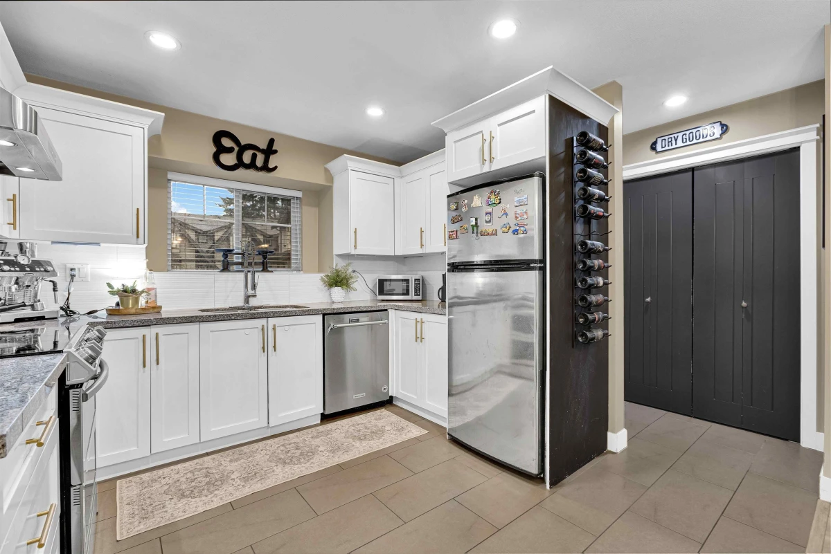 Breakfast Nook Photo of 101 13368 72 Avenue, Surrey, BC