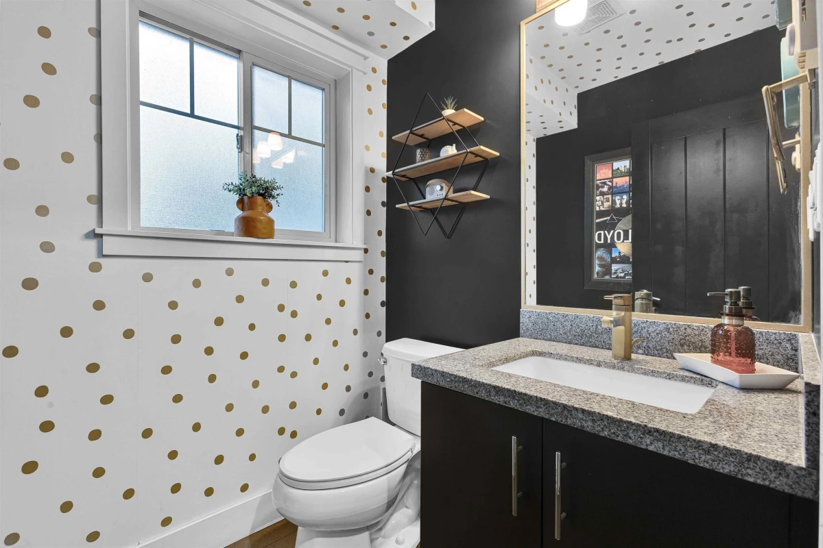 Mudroom Photo of 101 13368 72 Avenue, Surrey, BC