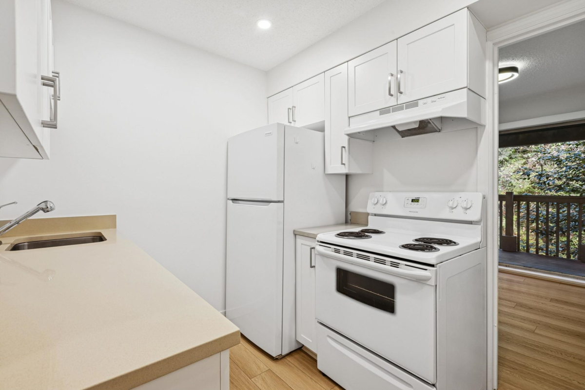 Kitchen Island Photo of 879 Westview Crescent, North Vancouver, BC