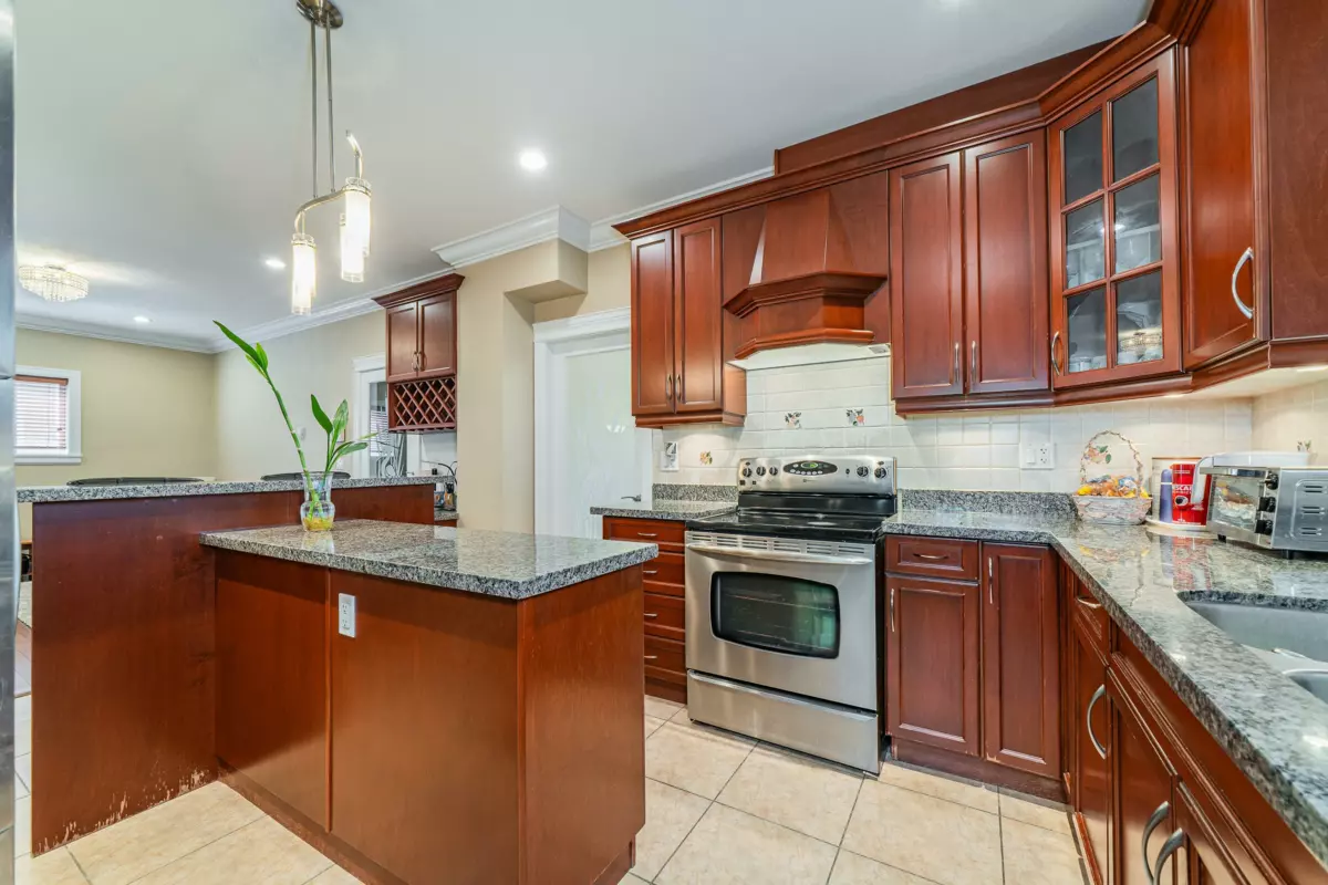 Basement Recreation Room Photo of 3968 Spruce Street, Burnaby, BC