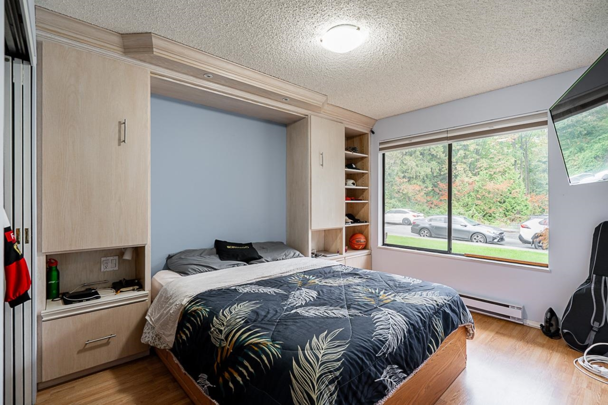 Entry Foyer Photo of 8074 19th Avenue, Burnaby, BC