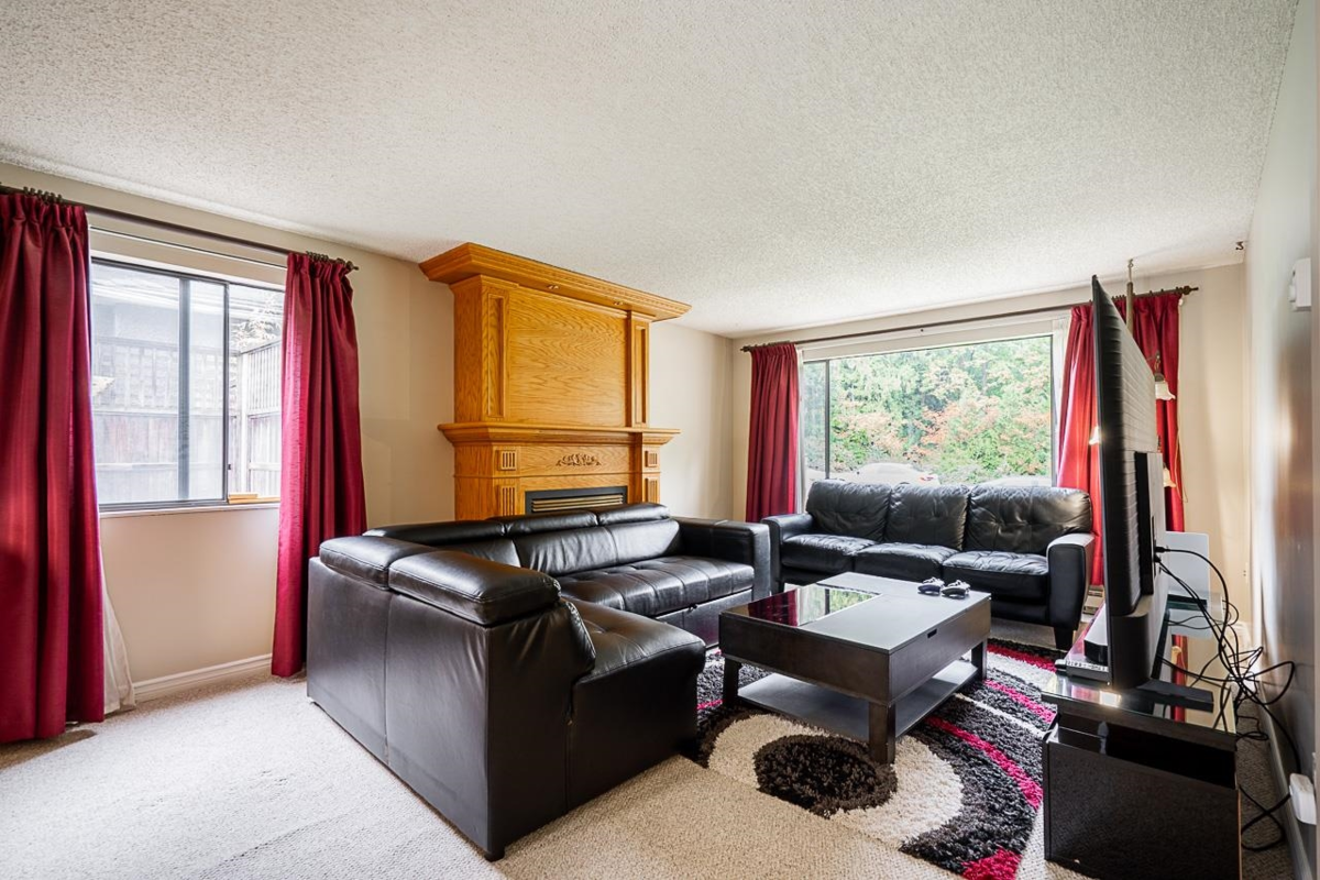 Guest Bathroom Photo of 8074 19th Avenue, Burnaby, BC