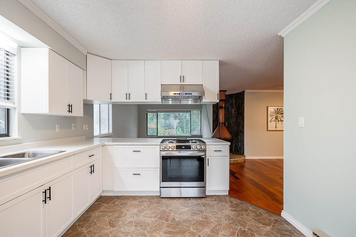 Kitchen Island Photo of 8074 19th Avenue, Burnaby, BC