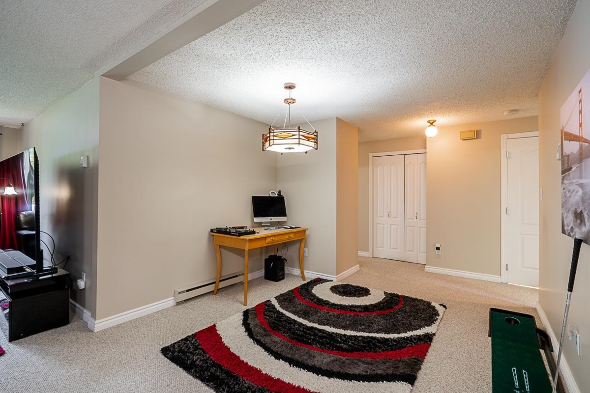 Laundry Room Photo of 8074 19th Avenue, Burnaby, BC