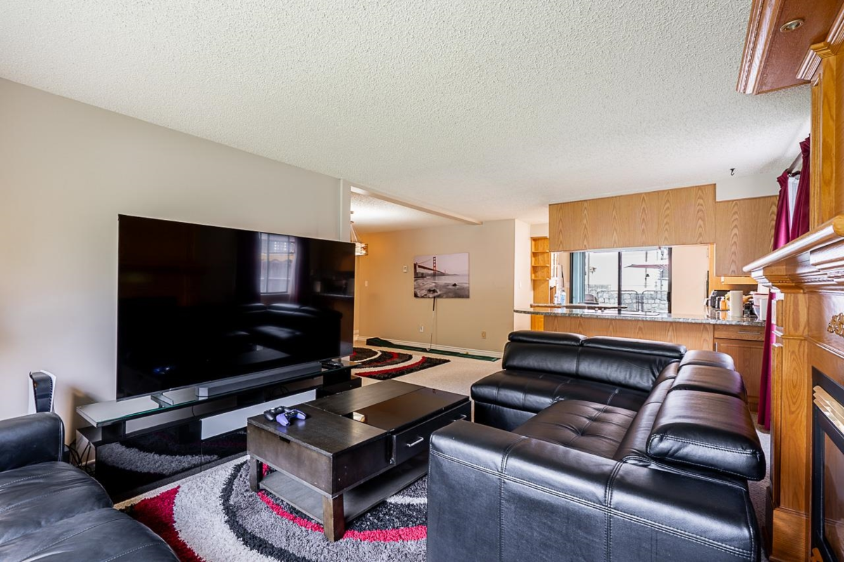 Powder Room Photo of 8074 19th Avenue, Burnaby, BC