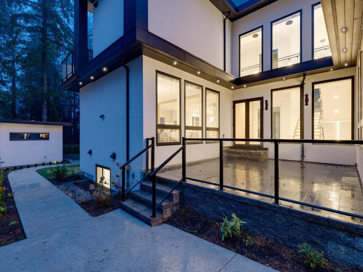 Hot Tub / Spa Photo of 2589 141 Street, Surrey, BC