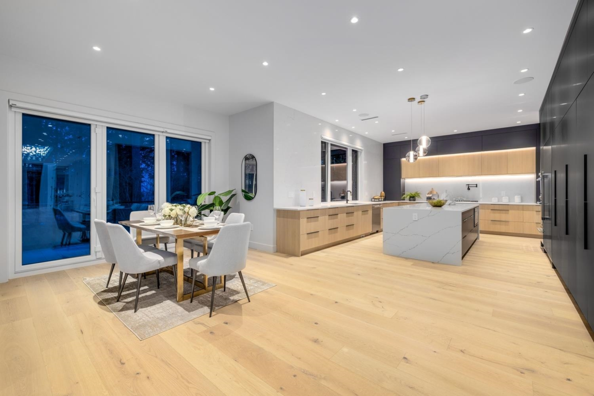 Walk-In Closet Photo of 2589 141 Street, Surrey, BC