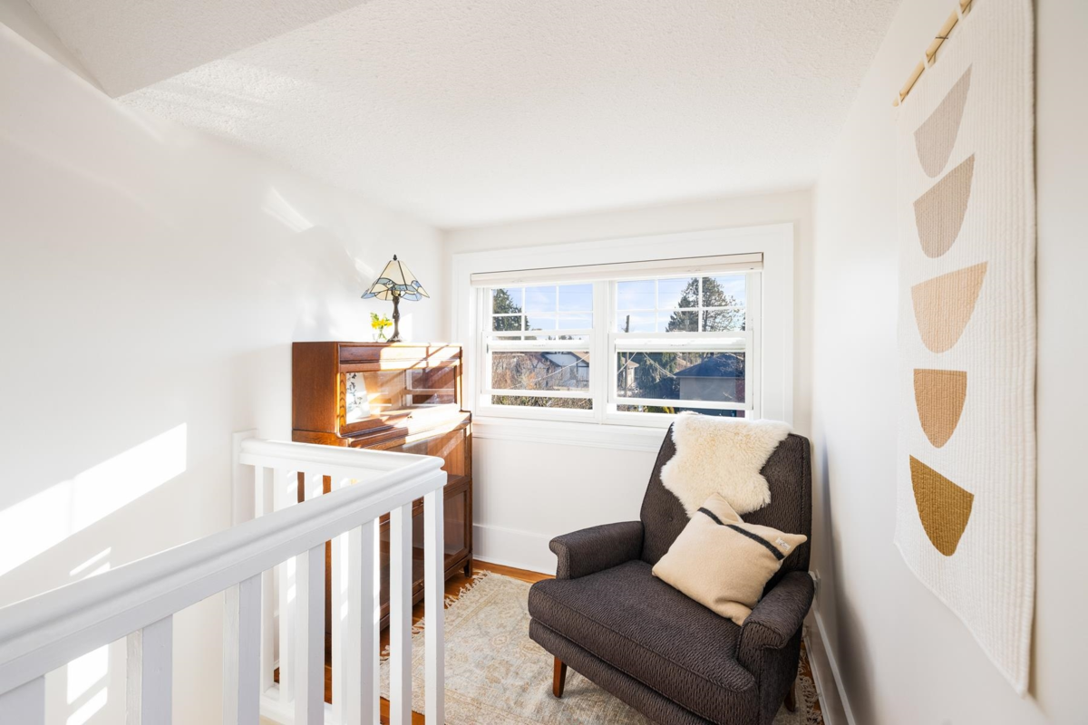 Basement Recreation Room Photo of 404 E 15th Street, North Vancouver, BC