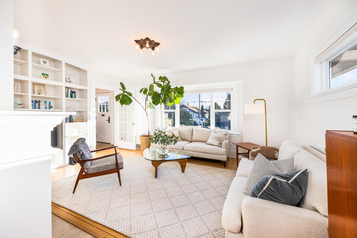 Bedroom 3 Photo of 404 E 15th Street, North Vancouver, BC