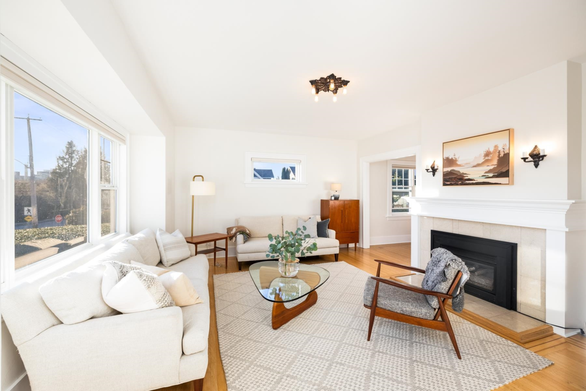 Bedroom 4 Photo of 404 E 15th Street, North Vancouver, BC