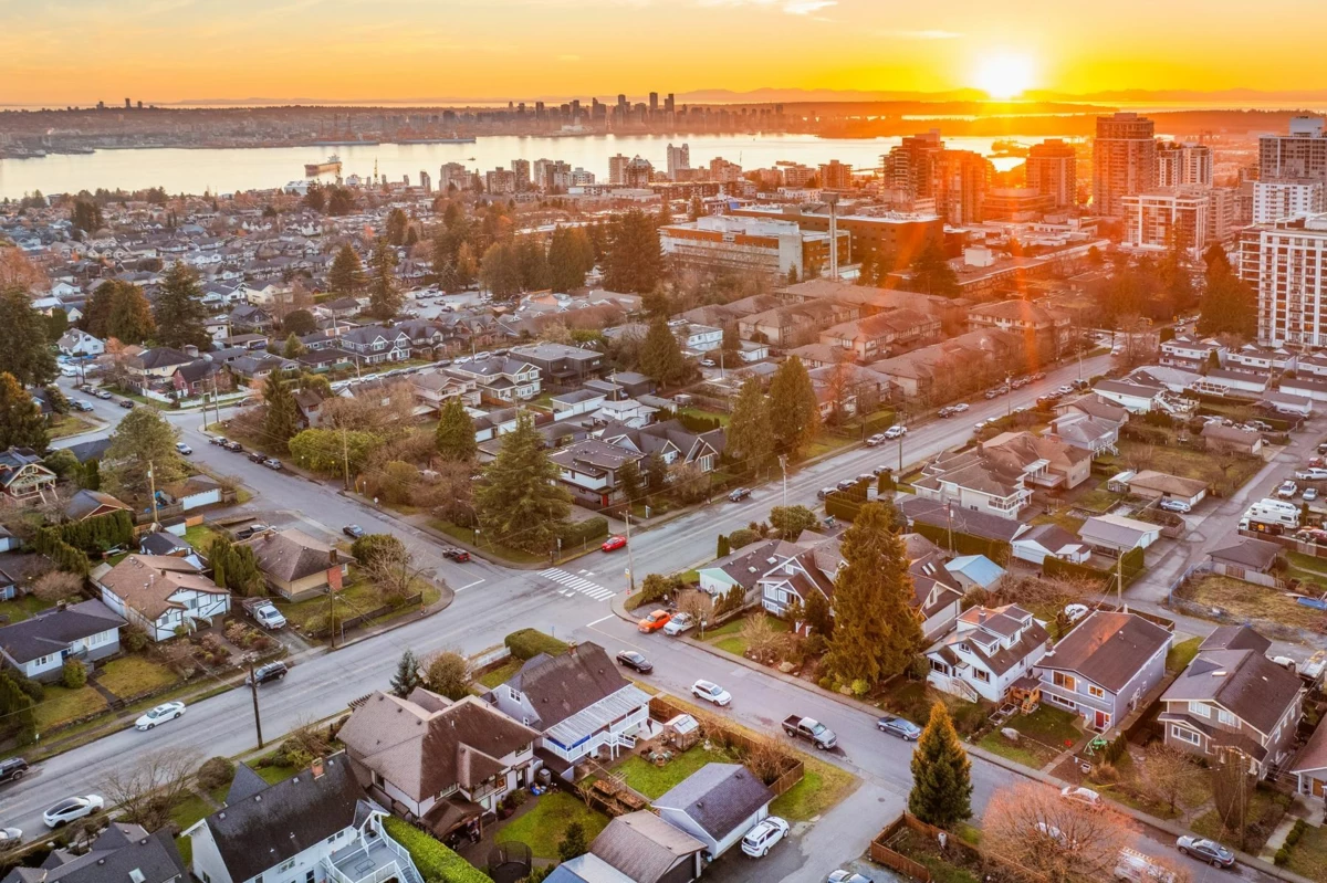 Dining Area Photo of 404 E 15th Street, North Vancouver, BC
