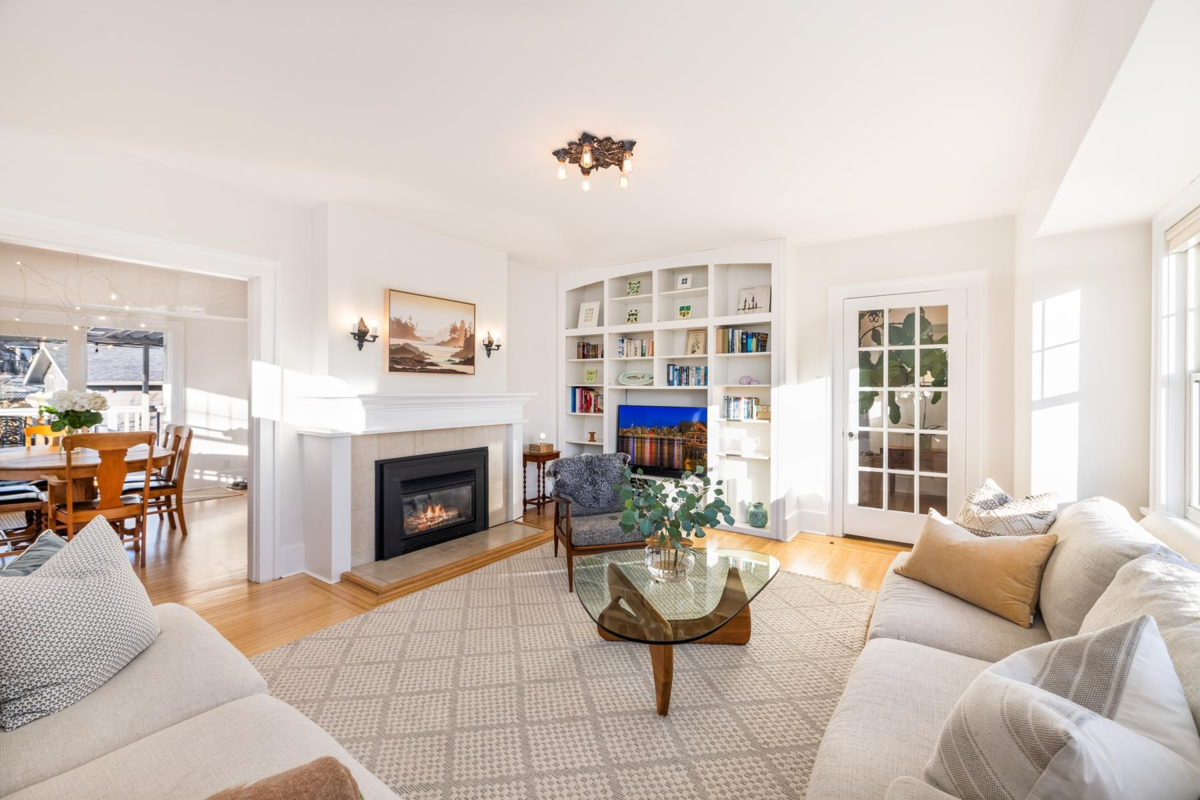 Guest Bathroom Photo of 404 E 15th Street, North Vancouver, BC