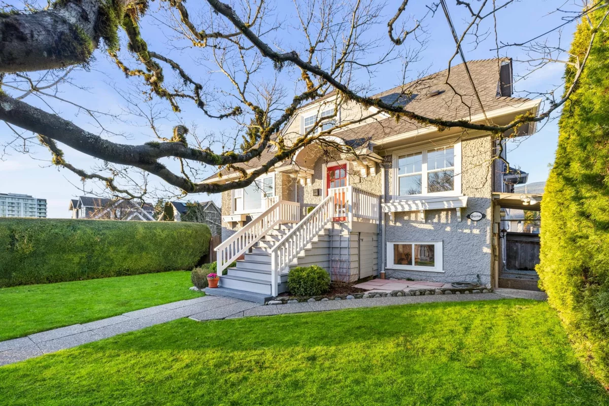 Living Room Photo of 404 E 15th Street, North Vancouver, BC