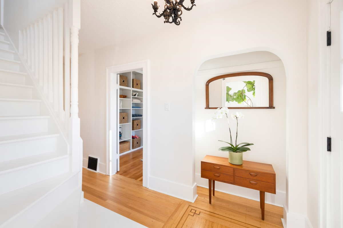Loft / Bonus Room Photo of 404 E 15th Street, North Vancouver, BC