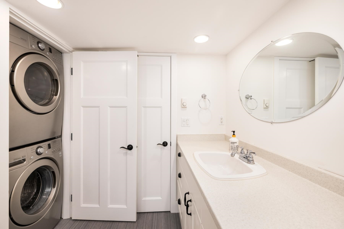 Outdoor Kitchen Photo of 404 E 15th Street, North Vancouver, BC